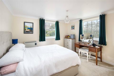 2 bedroom flat to rent, Queensberry Place, London, E12