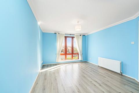 17/2 Hawkhill, Edinburgh, EH7 6LA