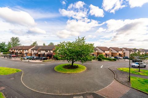 17/2 Hawkhill, Edinburgh, EH7 6LA