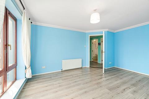 17/2 Hawkhill, Edinburgh, EH7 6LA