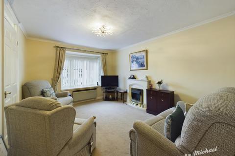 2 bedroom flat for sale, Churchill Court, Beaconsfield Road, Aylesbury, Buckinghamshire