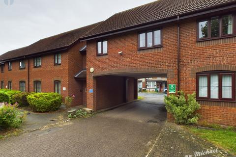 2 bedroom flat for sale, Churchill Court, Beaconsfield Road, Aylesbury, Buckinghamshire