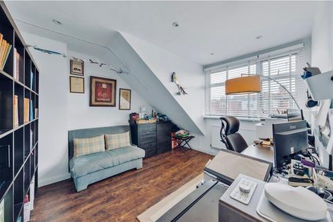 17 Hampstead Gardens, London, NW11 7EU