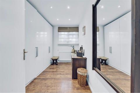 17 Hampstead Gardens, London, NW11 7EU