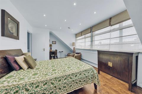 17 Hampstead Gardens, London, NW11 7EU