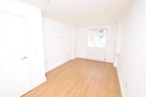 2 bedroom apartment to rent, Albert Road, Romford RM1
