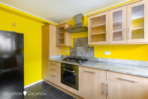 2 bedroom flat for sale, Heatherley Court, Evering Road, N16