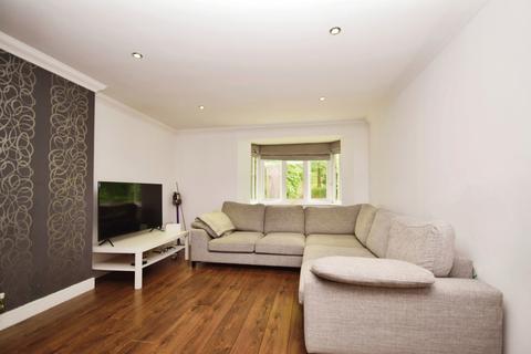 2 bedroom flat to rent, Hayes Lane Kenley CR8