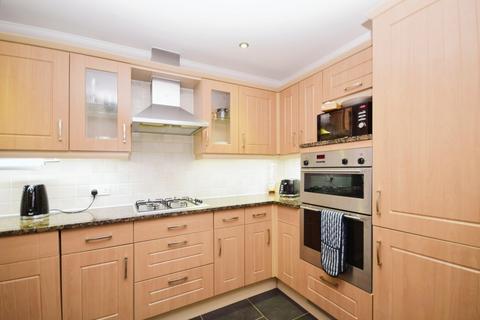 2 bedroom flat to rent, Hayes Lane Kenley CR8