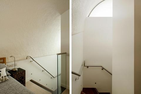 911 Frobisher Crescent, London, EC2Y 8HD