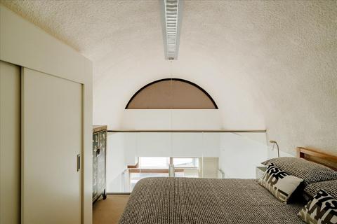 911 Frobisher Crescent, London, EC2Y 8HD