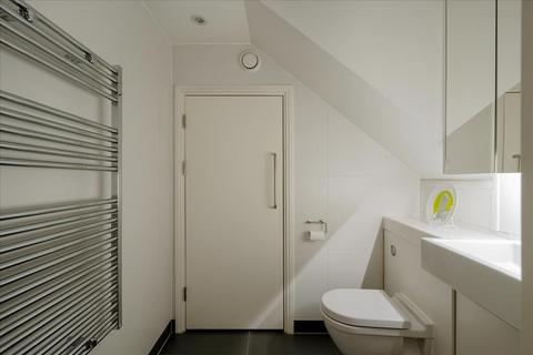 911 Frobisher Crescent, London, EC2Y 8HD