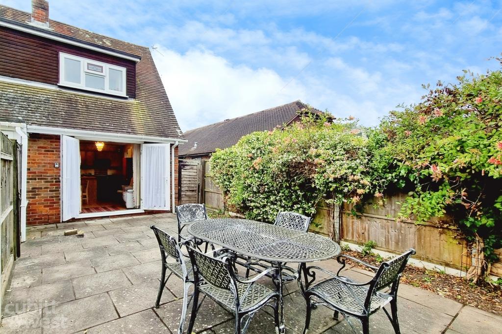 Church Road North Mundham PO20 1 bed semidetached house to rent £800