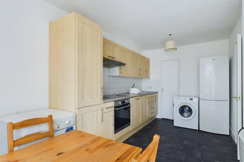 4 bedroom flat to rent, 50 Meyrick Road, London SW11