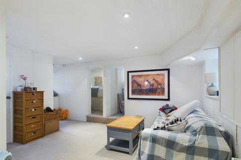 5 bedroom house to rent, Lightermans Walk, London SW18