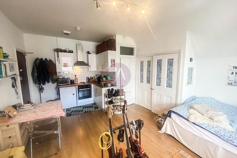 Studio to rent, Fawley Road, West Hampstead, London, NW6