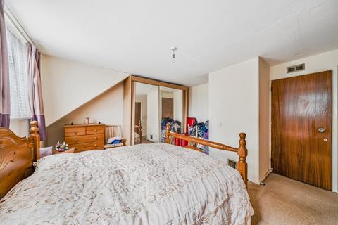 18 Bramble Close, Stanmore, HA7 1QX