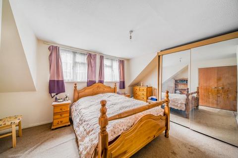 18 Bramble Close, Stanmore, HA7 1QX