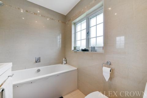 138 Croxdale Road, Borehamwood, WD6 4QB