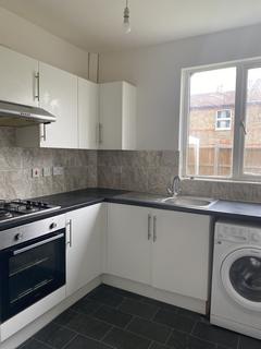 4 bedroom house share to rent, Tanfield Avenue, London NW2