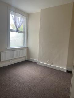 4 bedroom house share to rent, Tanfield Avenue, London NW2