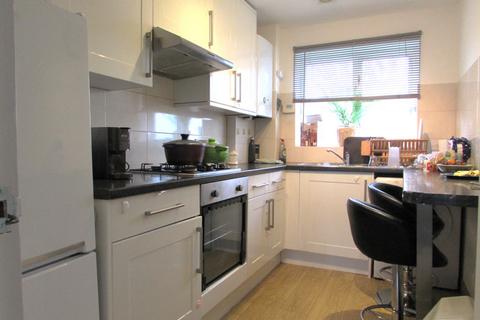 2 bedroom flat for sale, Lime Close, Harrow, Middlesex HA3