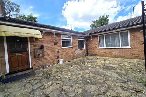 3 bedroom bungalow for sale, Boltmore Close, NW4