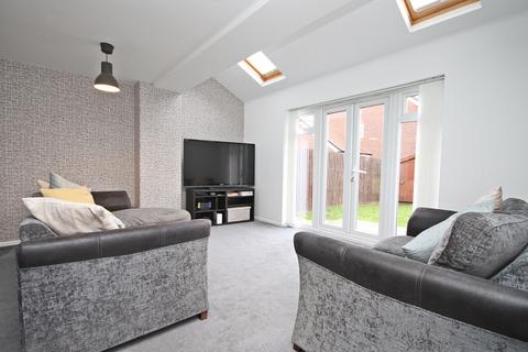 3 bedroom townhouse to rent, Camberwell Drive, Warrington, WA4