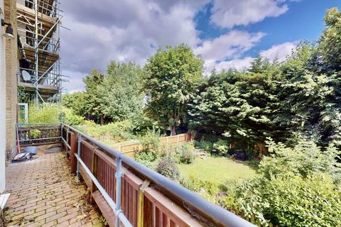 2 bedroom flat for sale, Pemberton Gardens, London N19