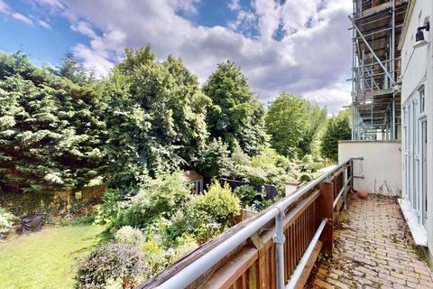 Flat B, 17 Pemberton Gardens, London, N19 5RR