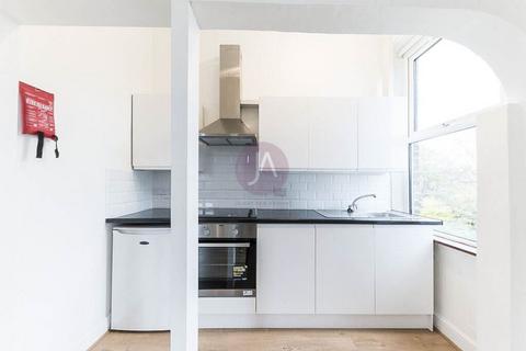 Studio to rent, Parsifal Road, West Hampstead, London, NW6