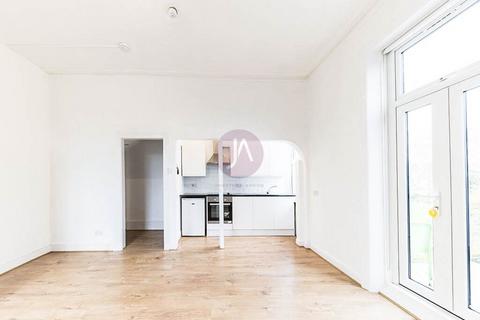 Studio to rent, Parsifal Road, West Hampstead, London, NW6