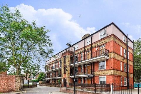 3 bedroom maisonette to rent, Vauban Estate, Bermondsey, London, SE16