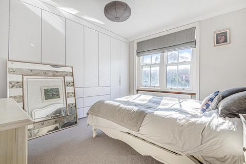 2 bedroom flat for sale, Clapham Common West Side, Battersea