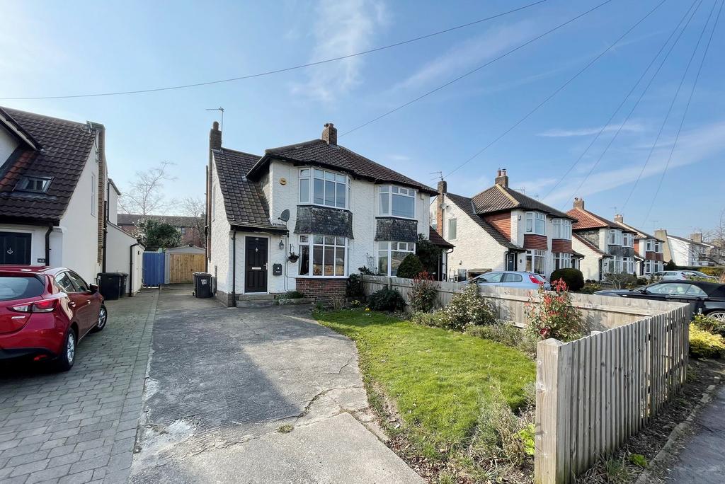 Yew Tree Lane, Harrogate, HG2 2 bed semidetached house to rent £