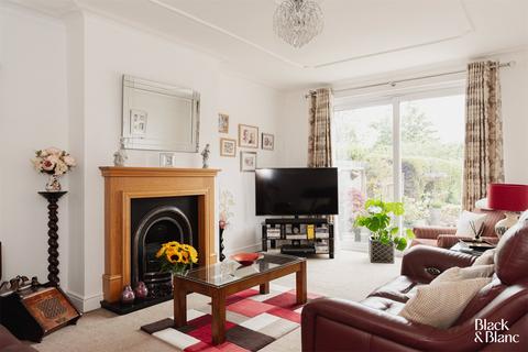 18 Highfield Drive, West Wickham, BR4 9NH