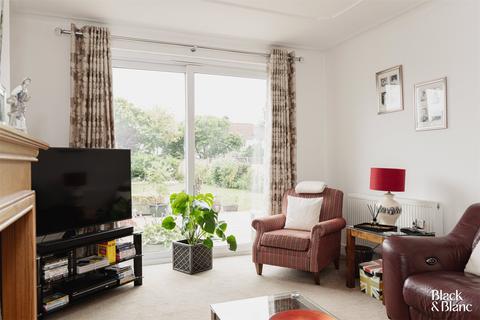 18 Highfield Drive, West Wickham, BR4 9NH