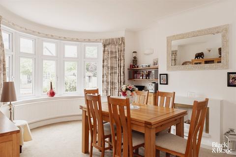18 Highfield Drive, West Wickham, BR4 9NH