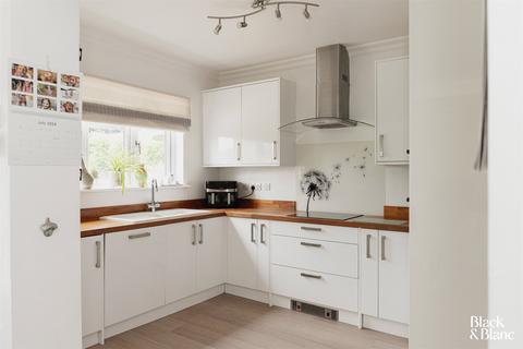 18 Highfield Drive, West Wickham, BR4 9NH