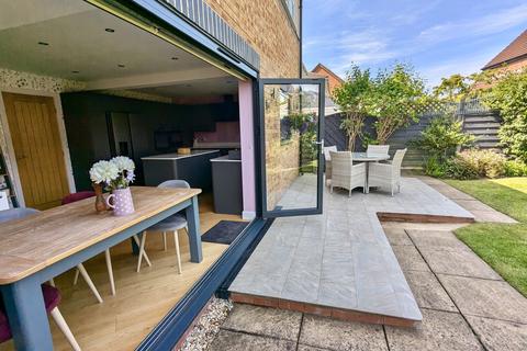 6 Aspen Grove, Wythall, Birmingham, B47 6LJ