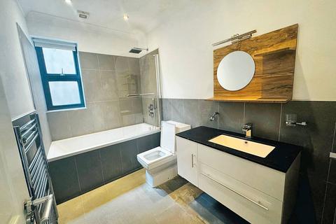 3 bedroom flat to rent, Willoughby Road, London N8