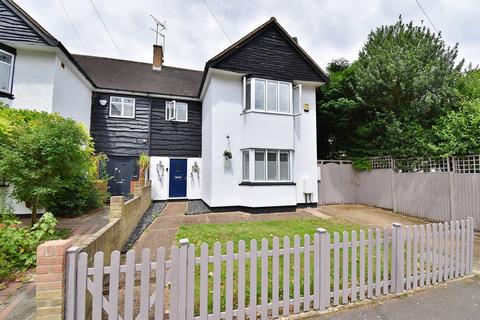 4 bedroom semi-detached house for sale, Gordon Avenue, London. E4 9QU