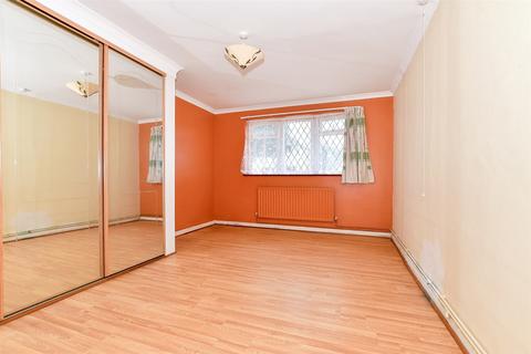 31 Chestnut Drive, Greenhill, Herne Bay, CT6 7PP