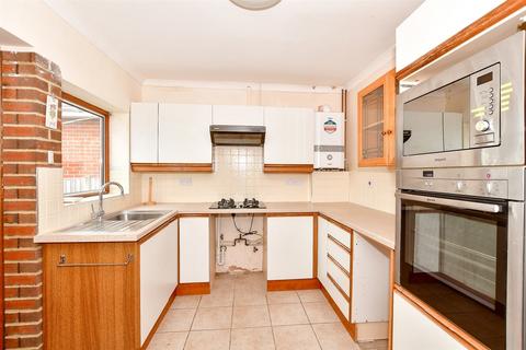 31 Chestnut Drive, Greenhill, Herne Bay, CT6 7PP