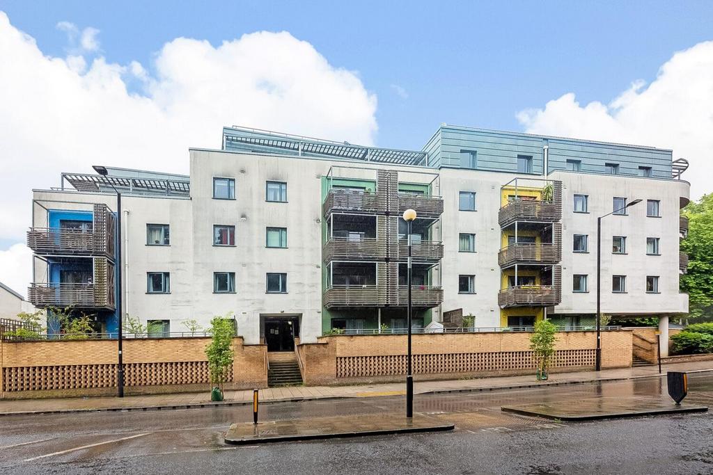 Crown Dale, Crystal Palace, London, SE19 1 bed apartment for sale £