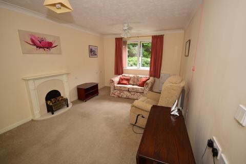 1 bedroom apartment to rent, Woodlands Court Walderslade Road ME5