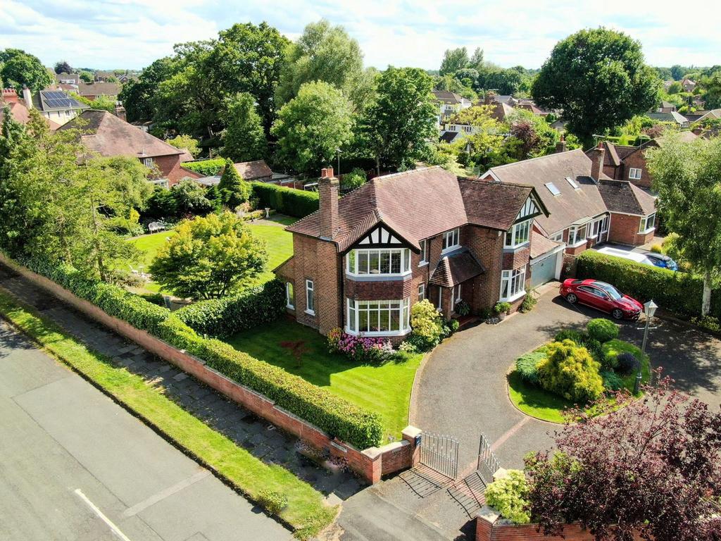 Berkeley Crescent, Crewe CW2 4 bed detached house for sale £585,000