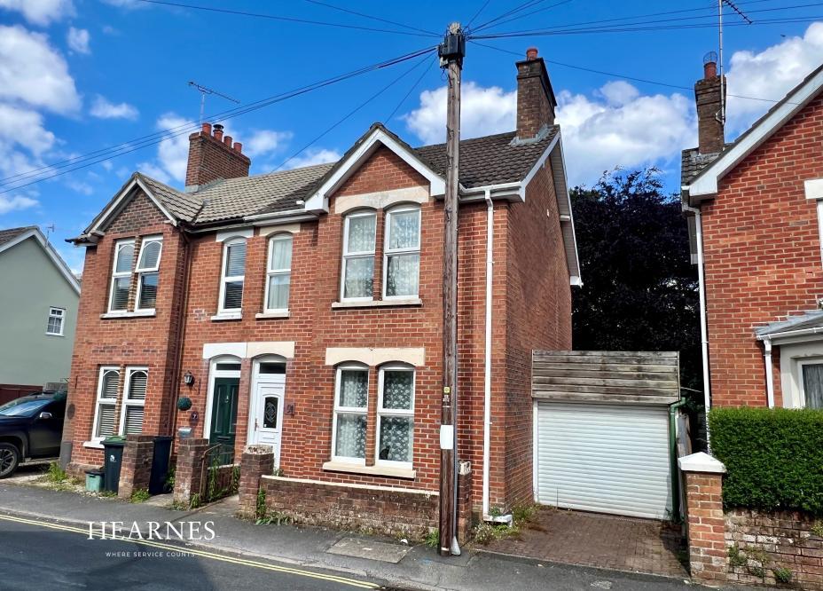 Crescent Road, Wimborne, BH21 1BJ 2 bed semidetached house for sale £325,000