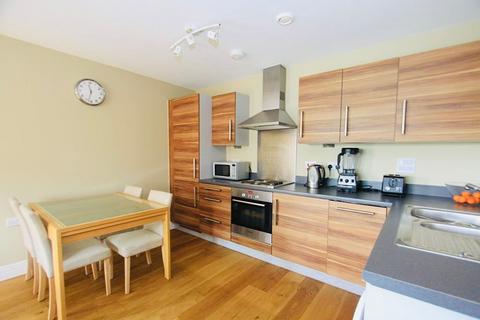 2 bedroom flat to rent, St. Georges Grove, London, SW17