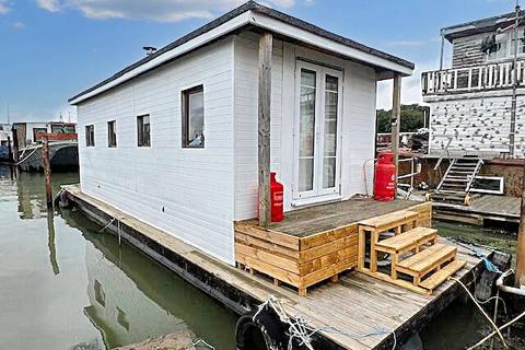 2 bedroom houseboat for sale, Vicarage Lane, Hoo ME3